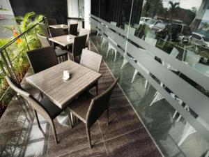 a table and chairs on the balcony of a restaurant at Hotel Harmoni Tasikmalaya in Tasikmalaya