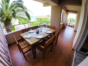 Un restaurante o sitio para comer en Apartment Barba Ive