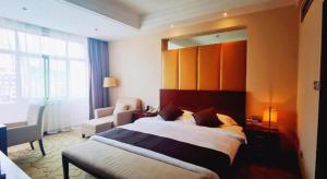 Un pat sau paturi într-o cameră la Huangshan Shuguang Yusong Hotel