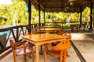 Restoran või mõni muu söögikoht majutusasutuses Hotel Guanacaste Lodge