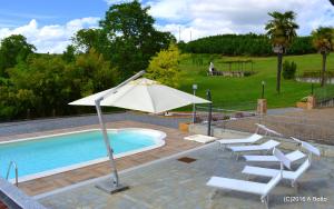 The swimming pool at or close to Rosso Di Sera