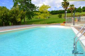 The swimming pool at or close to Rosso Di Sera