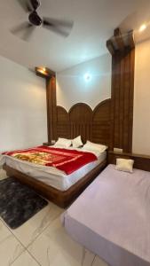 Ένα ή περισσότερα κρεβάτια σε δωμάτιο στο Khushi homestay +6 φωτογραφίες
