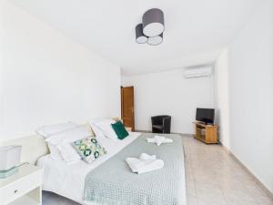 Een bed of bedden in een kamer bij Résidence Aigue Marine