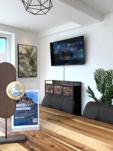 TV a/nebo společenská místnost v ubytování homy Central City Oasis in Dornbirn