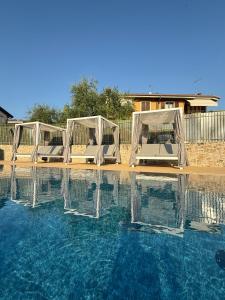 two beds in a swimming pool with water in it at Casa Orchidea Apartments in Torri del Benaco