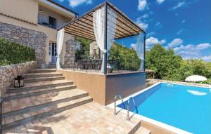 Bazén v ubytování Holiday home Villa Bella with pool by Villas Guide nebo v jeho okolí + 16 fotografií