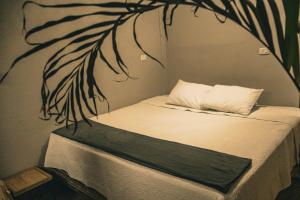 a bed with a plant on top of it at Residencia Boho in San Pedro La Laguna