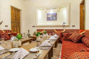 a restaurant with couches and tables and a couch at Şehrazat konağı in Urfa