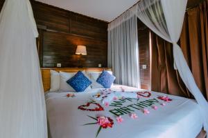 Postel nebo postele na pokoji v ubytování Puri Pandawa Resort