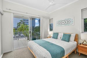 Postel nebo postele na pokoji v ubytování Two-Bedroom Apartment in Cairns City Centre