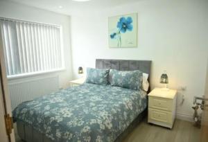 Ένα ή περισσότερα κρεβάτια σε δωμάτιο στο Watermead Retreat Bungalow in Birstall