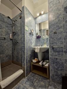 A bathroom at Hotel U Růže