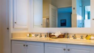 Bilde i galleriet til Comfortable villa with ample of modern spaces i Gustavia