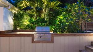 En hage utenfor Comfortable villa with ample of modern spaces