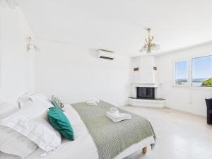 Een bed of bedden in een kamer bij Résidence Aigue Marine