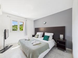 Een bed of bedden in een kamer bij Résidence Aigue Marine