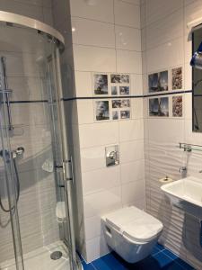 Koupelna v ubytování Faro Resort + 105 fotografií