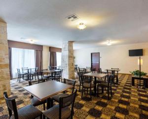 Afbeelding uit fotogalerij van Quality Suites Huntsville Near University in Huntsville