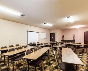Møde- og/eller konferencelokalet på Quality Suites Huntsville Near University + 143 billeder