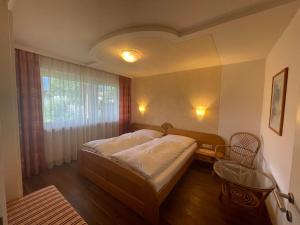 A bed or beds in a room at Haus Zangerl
