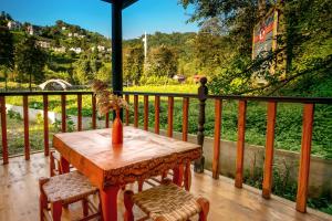 Balkón nebo terasa v ubytování Nesli Villa & Bungalow - Dubleks Bahçeli Villa + 9 fotografií