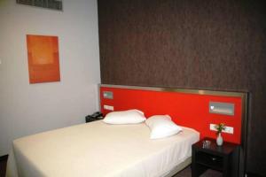 Postel nebo postele na pokoji v ubytování Hotel Des Roses