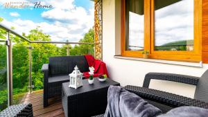 Balkón alebo terasa v ubytovaní Wonder Home - Apartamenty z balkonami, blisko centrum Karpacza, stoku i aquaparku