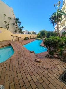 Swimmingpoolen hos eller tæt på Umhlanga 2 bedroom with seaview