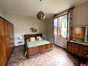 a bedroom with a bed and a large window at Garden Villa by the sea, Mesco 60 in Monterosso al Mare