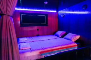 Cama ou camas em um quarto em Cyberdeck for big groups