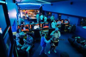 Hóspedes ficando em Cyberdeck for big groups