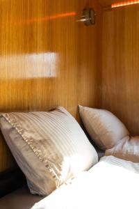 Cama ou camas em um quarto em Cyberdeck for big groups
