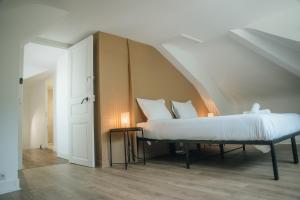 Postel nebo postele na pokoji v ubytování La Maison sur la Loire À deux pas du cœur de Tours
