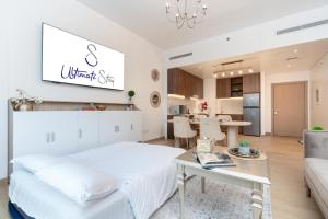 Kuchyň nebo kuchyňský kout v ubytování Stylish 1BR Apartment in La Mer Dubai with Balcony and Partial Marina Views