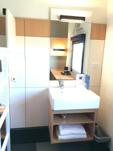 Kamar mandi di ibis Budget - Enfield