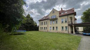 a large house with a table in the yard at Apartament Zamoście in Zamość