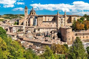 a city with a large building in the background at La Casa di Edo 