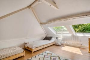 Postel nebo postele na pokoji v ubytování Campagne bohème chic & Piscine Privée à Honfleur + 41 fotografií