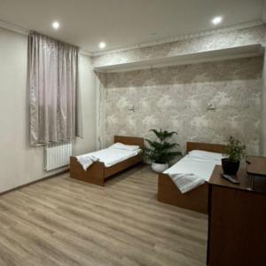 Postel nebo postele na pokoji v ubytování Long haul hotel