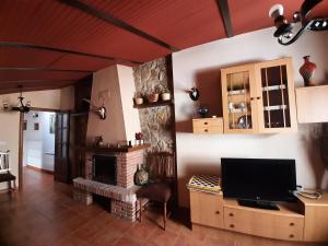 TV a/nebo společenská místnost v ubytování Casa Rural El Solarillo