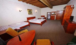 Giường trong phòng chung tại Mini Hotel Abraka & Apartments