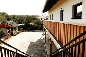 En balkon eller terrasse på Ferienwohnungen am Scharmützelsee