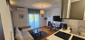 TV a/nebo společenská místnost v ubytování AURA Residence