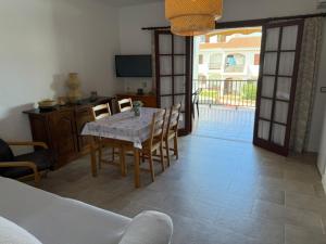 TV a/nebo společenská místnost v ubytování Siestamar Beach Apartment, refurbished, renové, renovado 2025