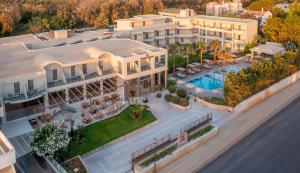 Bazén v ubytování Zeus Hotels Ydoria Resort nebo v jeho okolí