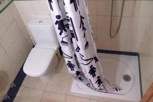 Bilik mandi di Apartamento en el puerto de San Isidro