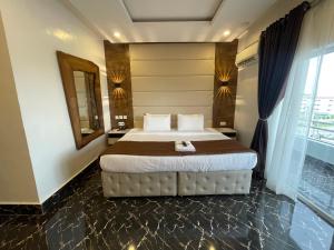Rúm í herbergi á Presken Hotels, Awolowo Way, Ikeja