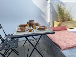 a picnic table with food and drinks on a patio at la maison Sel in Audresselles +20 photos