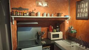 Kuchyňa alebo kuchynka v ubytovaní Charmant appartement au cœur des volcans d Auvergne